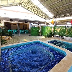 Sakura'S Pool And Leisure Hub